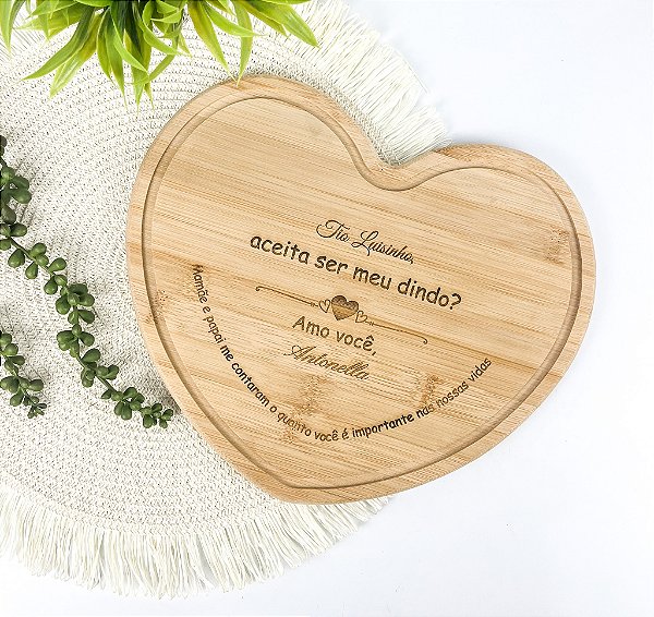 Tábua de Corte Bambu Formato Coração Personalizada - Batizado