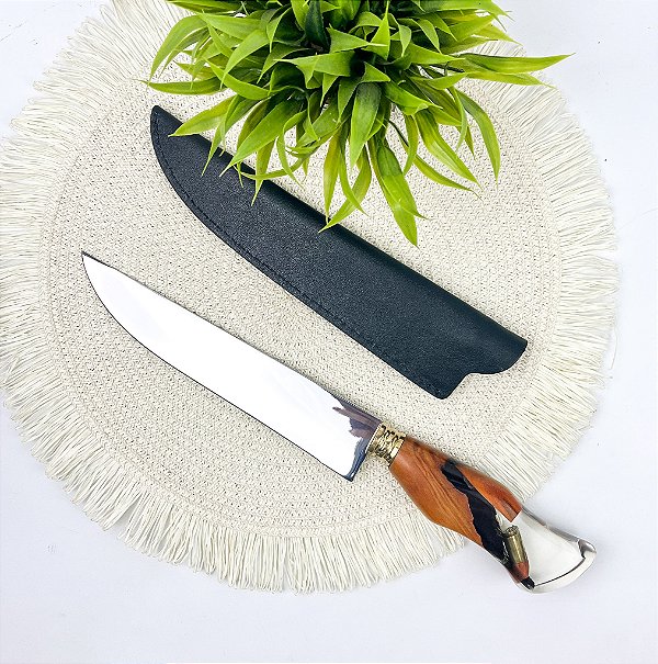 Faca Artesanal Projétil com Cabo em Resina Personalizada