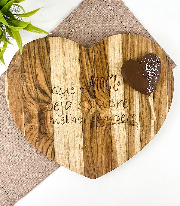 Tábua Coração em Madeira Teca Personalizada