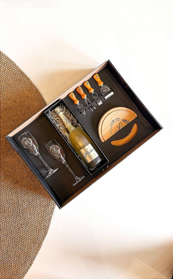 Kit Para Queijo Bambu 7 Pçs com Espaço para Garrafa Personalizado