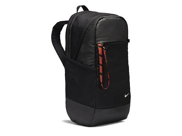 mochila nike essentials