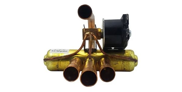 Valvula Reversora 7 a 30mil btus 3/8X1/2 Curva Com Bobina 220v