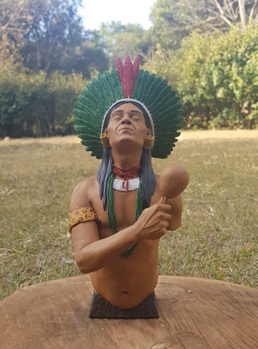 Caboclo com cocar verde