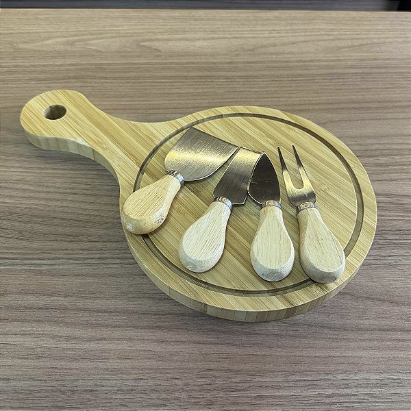 Tábua com Kit para queijos - 5 peças - Bambu