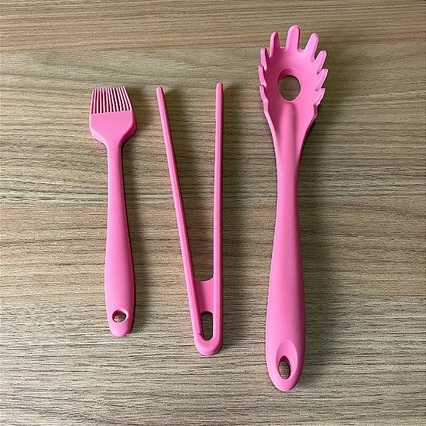 Kit Utensílios de Silicone Rosa – Pincel + Pegador Pequeno + Pegador de Macarrão