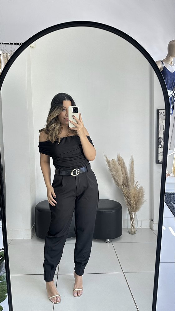 Calça cenoura alfaiataria