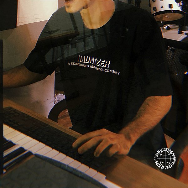 Camisa 𝙃𝘼𝙐𝙉𝙏𝙕𝙀𝙍 - Explode with love ♥