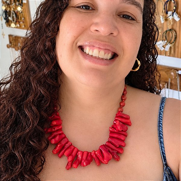 Colar de Coral: Vitalidade, Coragem e Autenticidade