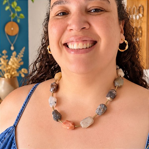 Colar Mix de Pedras: Uma Combinação de Beleza, Energia e Personalidade