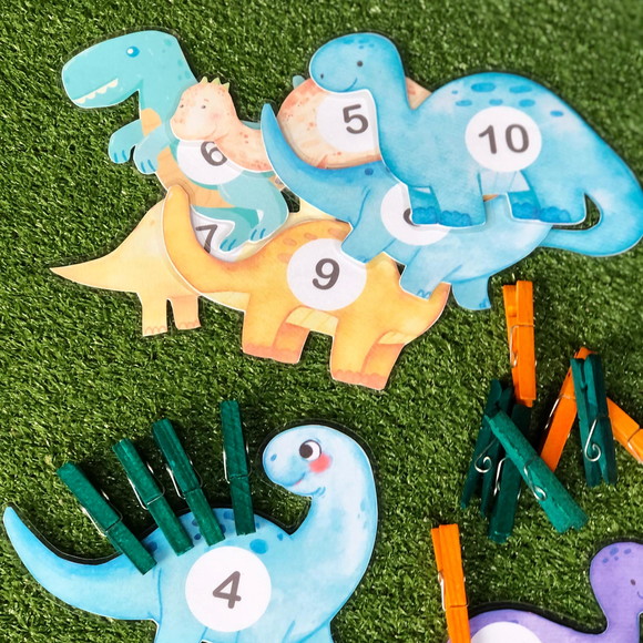Kit pedagógico contando com os dinossauros