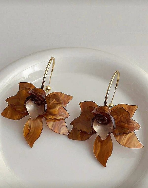 Argola Flor Acrílico Marrom