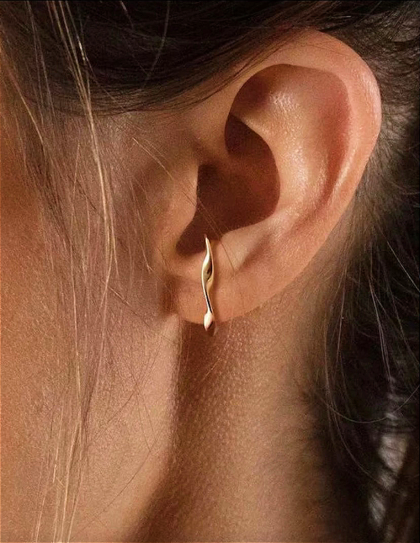 Brinco Ear Hook Torcido Dourado