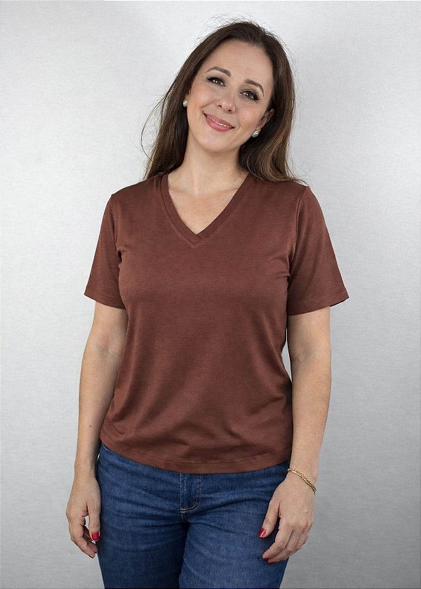 T-SHIRT MALHA MARROM GOLA V BÁSICA