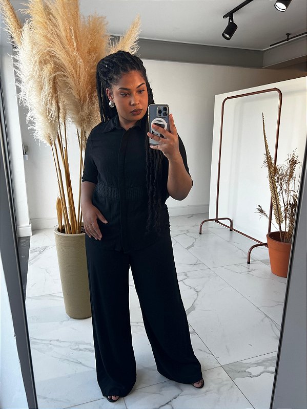 CAMISA COM DETALHE PRETO