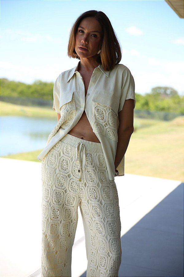 CAMISA MC BOLSO CROCHÊ AMARELO