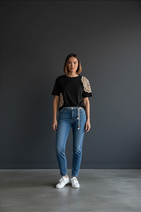 BLUSA COM PEROLA PRETO