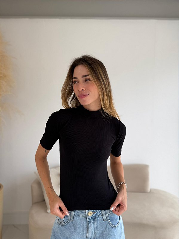 BLUSA CANELADA PRETA