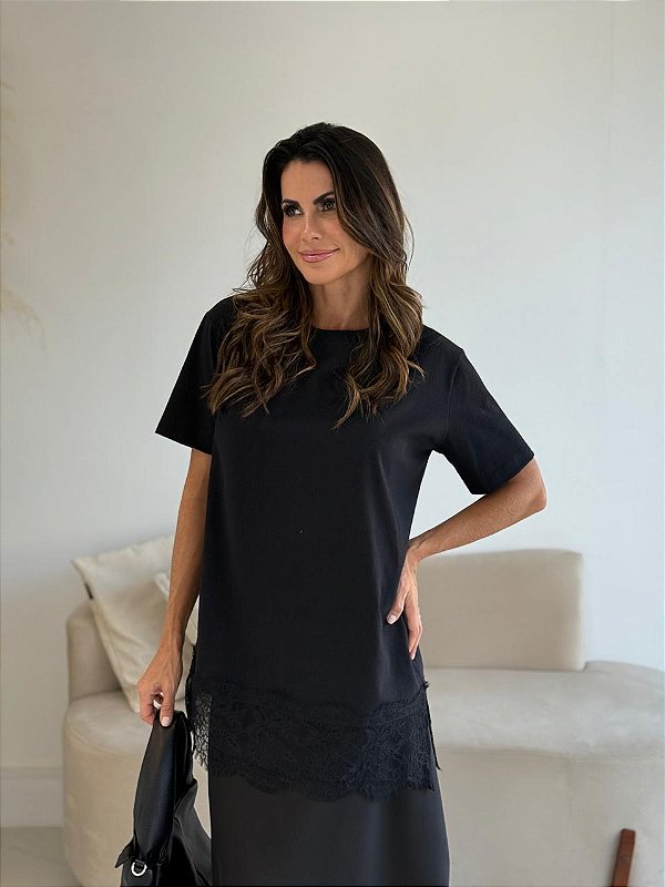CAMISETA COM RENDA MAYA PRETA