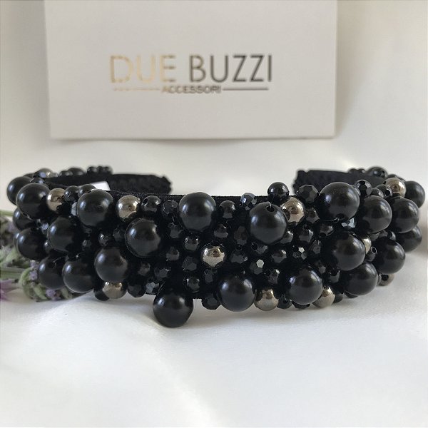 Tiara Marietta | Tiara de veludo preta bordada com pérolas e cristais pretos