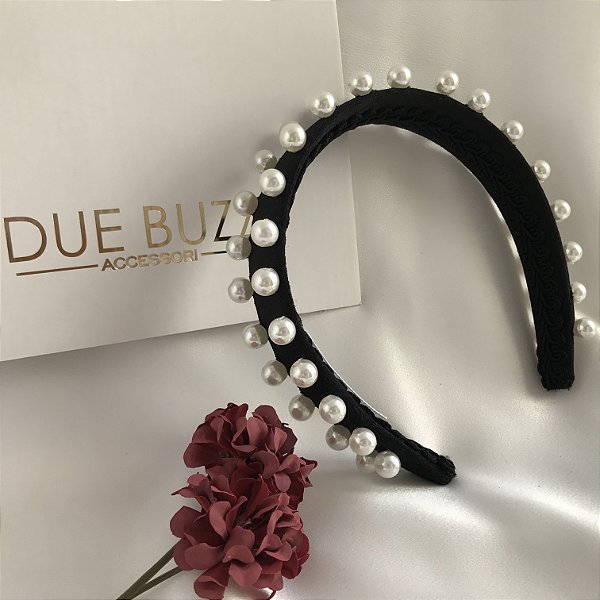 Tiara Giulia | Tiara preta de veludo bordada com pérolas