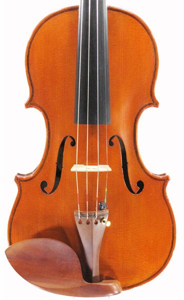 Violino feito no Atelier sob a orientação de Paulo Tavares (2013)