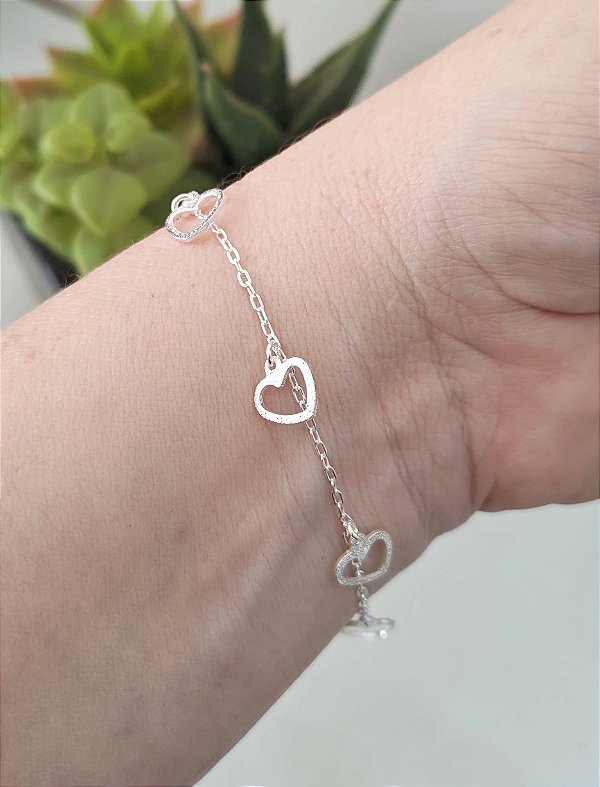 PULSEIRA CORAÇÕES VAZADOS PRATA 925