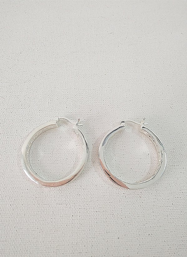 ARGOLA CRAVEJADA ZIRCÔNIAS FECHO PRATA 925