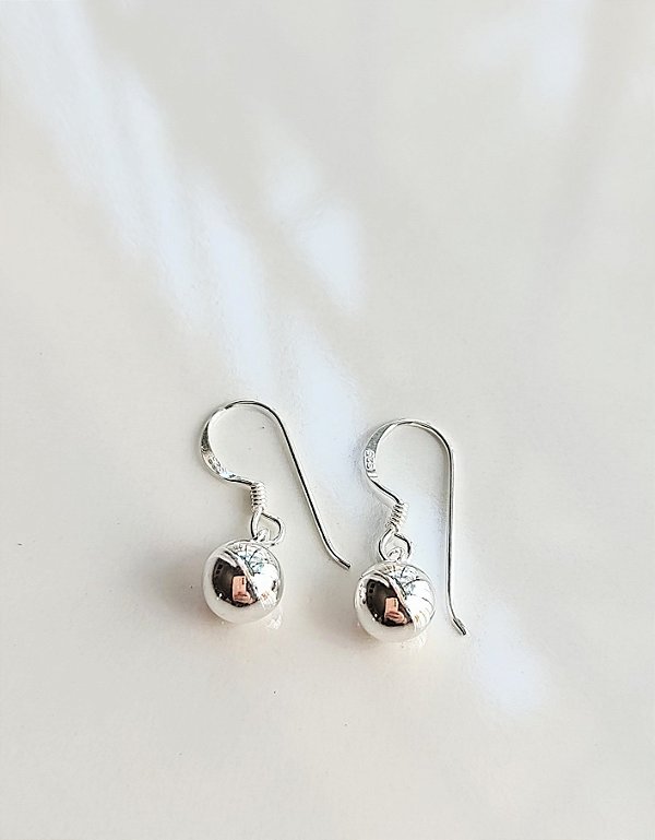 BRINCO PENDURADO BOLA PRATA 925