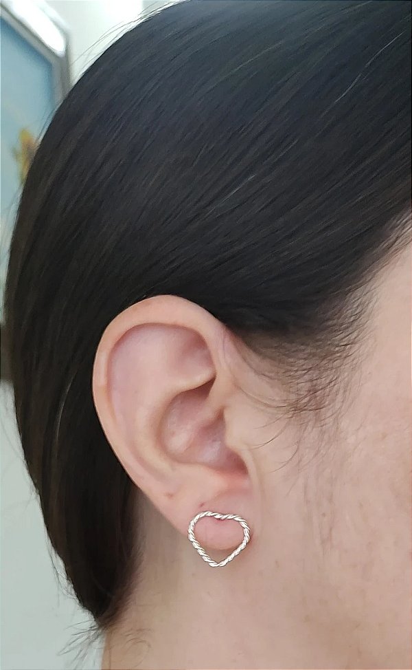 ARGOLA FRONTAL CORAÇÃO TORCIDO PRATA 925