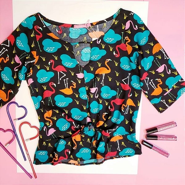 BLUSA ESTAÇÃO FLAMINGO - TAMANHO PP