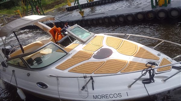 Lancha Cabinada 9 pessoas