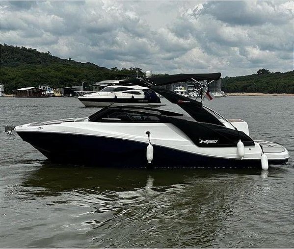 Lancha NX250 Cabinada 10 pessoas