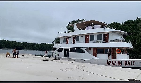 IATE COM 10 SUÍTES (45 pessoas)