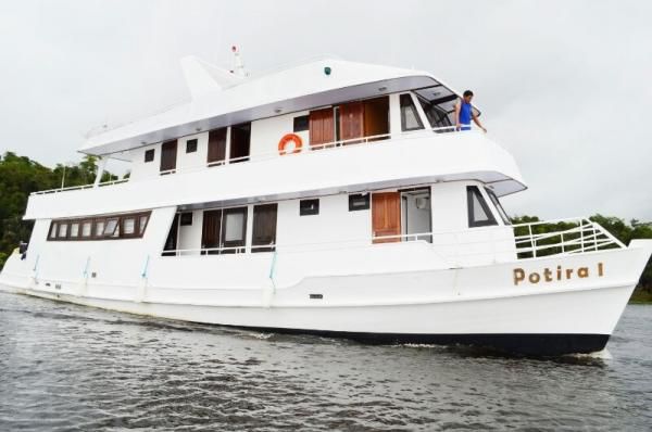 Barco Iate 7 cômodos (26 pessoas)