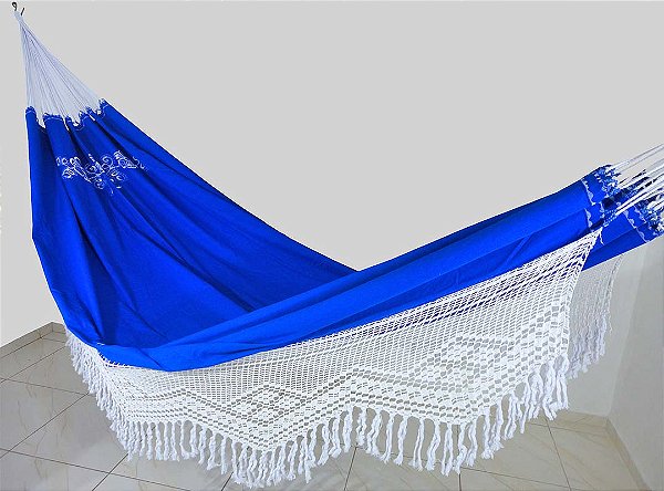 Rede de Dormir e Descanso Sol a Sol Premium Azul Royal Bordada com Varanda de Crochê.