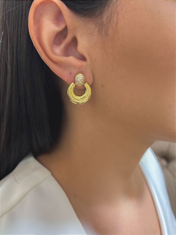 Brinco Folheado Elegante com detalhes em Zircônia