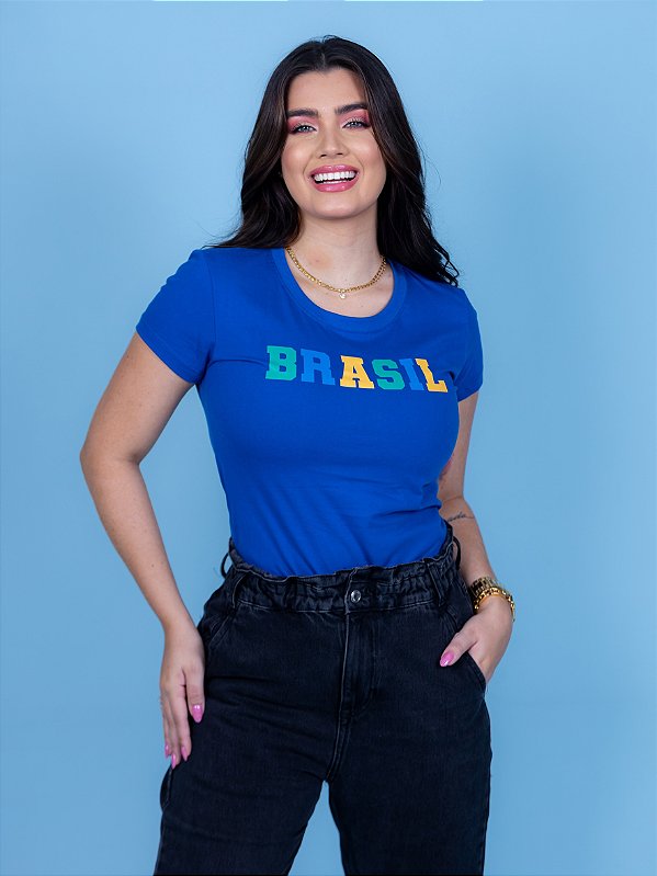 T-SHIRT FEMININA - ESCRITA BRASIL COLORIDO - COR AZUL ROYAL