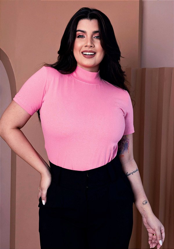 T-SHIRT GOLA ALTA - COR ROSA CHICLETE
