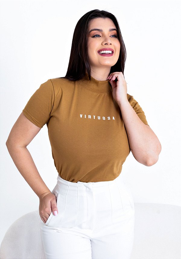 T-SHIRT GOLA ALTA - VIRTUOSA - ALTO RELEVO - COR MADEIRA