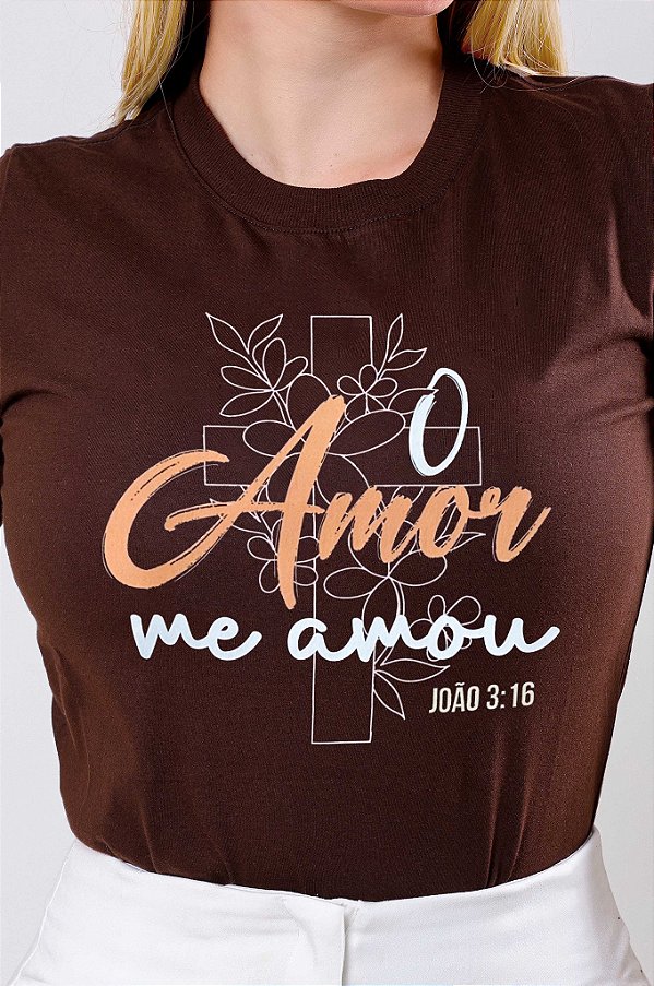 T-SHIRT FEMININA - O AMOR ME AMOU  - COR MARROM