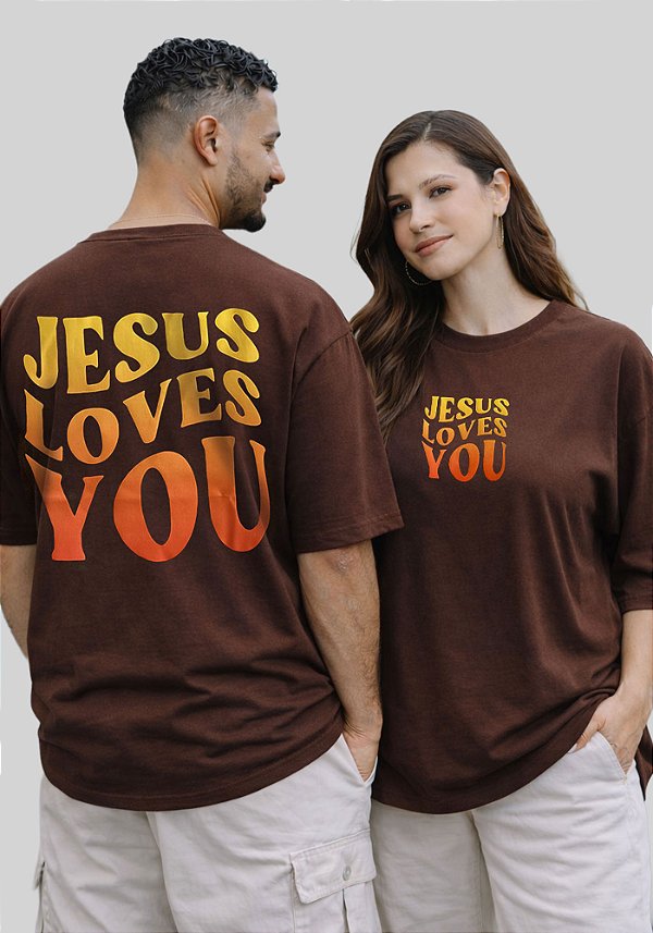 OVERSIZED - JESUS LOVES YOU - COR MARROM