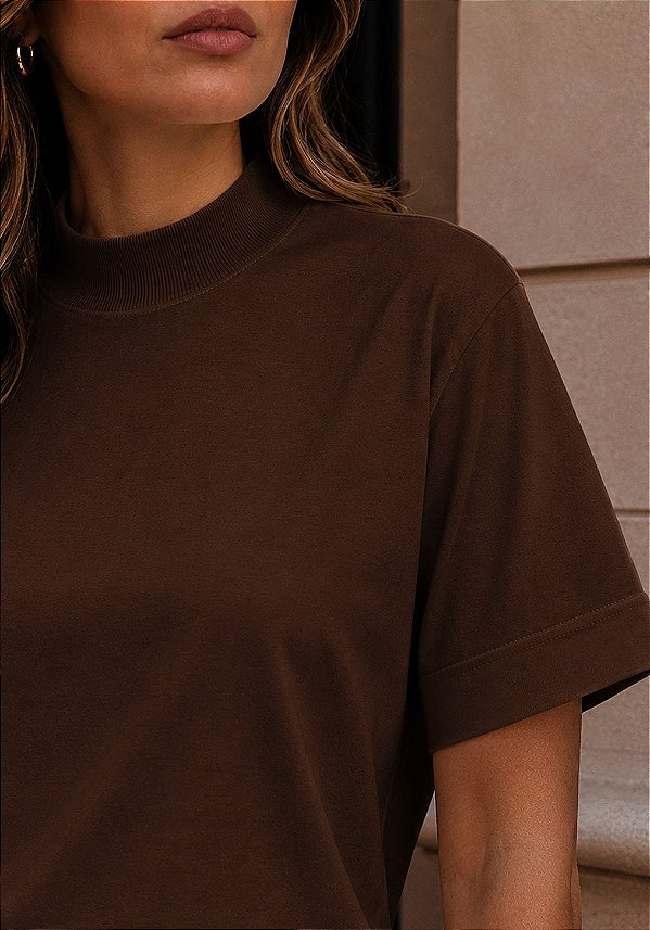 T-SHIRT GOLA ALTA PREMIUM BÁSICA- COR MARROM