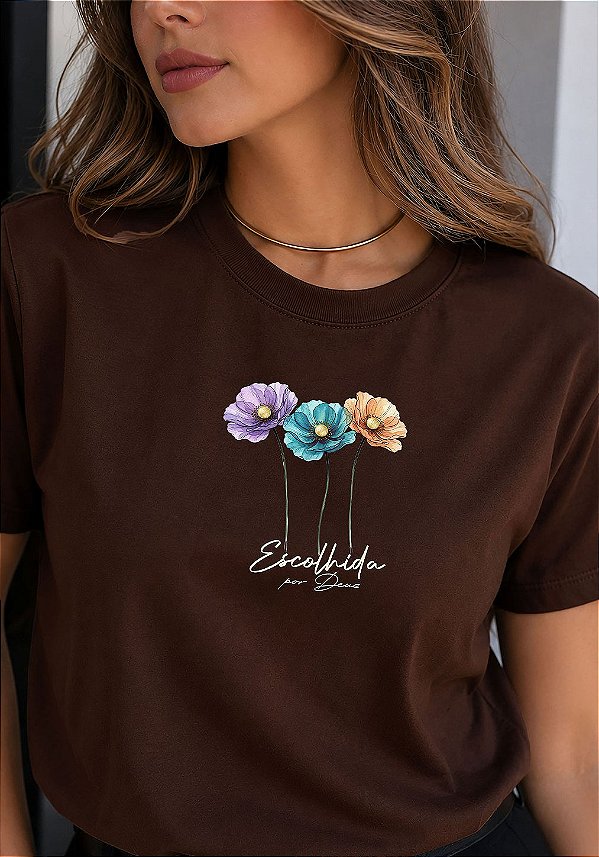 T-SHIRT FEMININA - FLORES ESCOLHIDA POR DEUS - COR MARROM