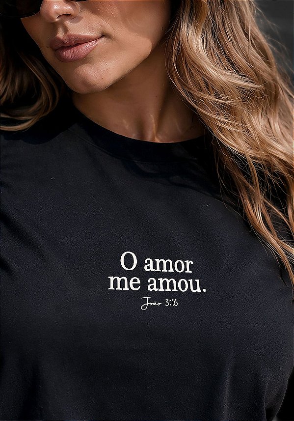 T-SHIRT FEMININA - O AMOR ME AMOU MINIMALISTA - COR PRETO
