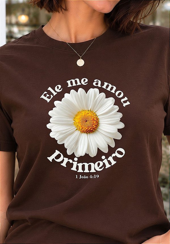 T-SHIRT FEMININA - MARGARIDA ELE ME AMOU - COR MARROM