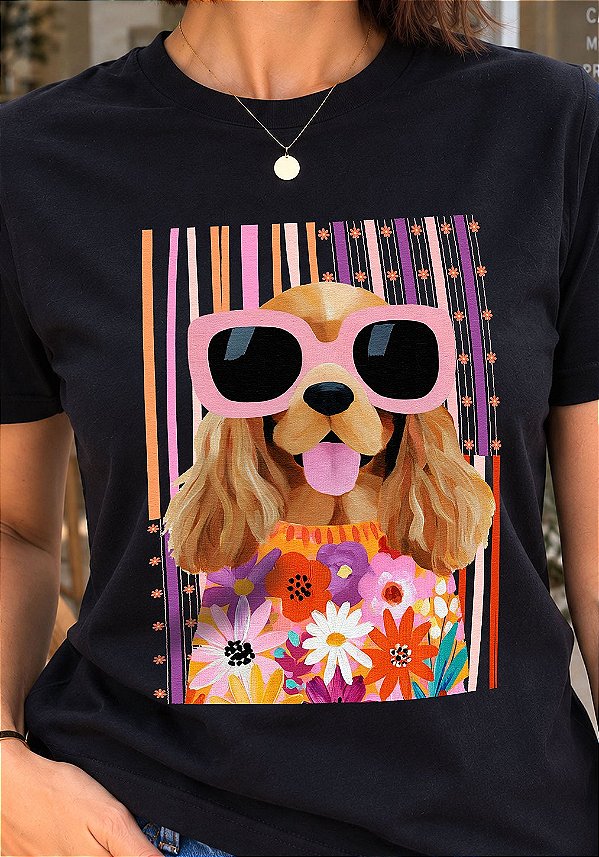 T-SHIRT FEMININA - CACHORRO FLORES - COR PRETO