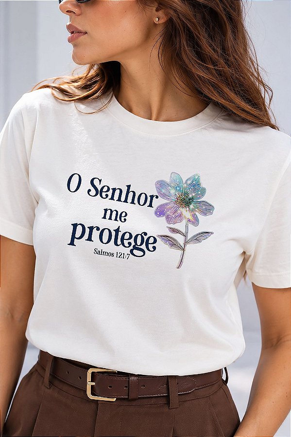 T-SHIRT FEMININA - O SENHOR ME PROTEGE - COR MARFIM