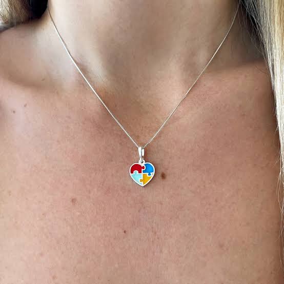 Colar símbolo coração autismo
