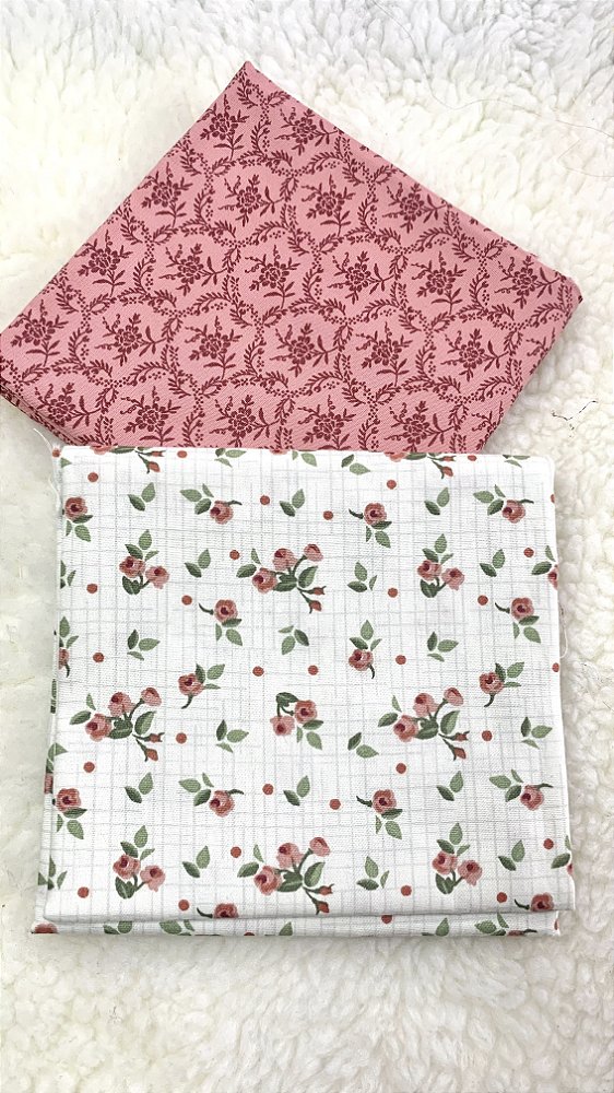 Kit tecido Combinado / Floral fundo claro e arabesco rosa antigo