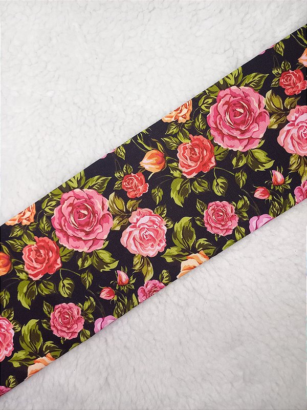 Tecido Digital 50x70 - Flores rosas com fundo preto